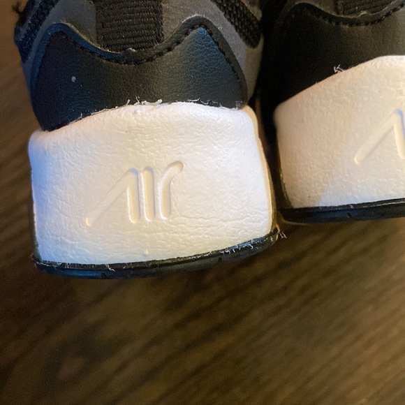 Nike Air Max 200 Velcro Sneakers - Picture 6 of 7